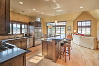 Downtown Condo Mins to Whitefish Resort and Lake Accommodation Alabama