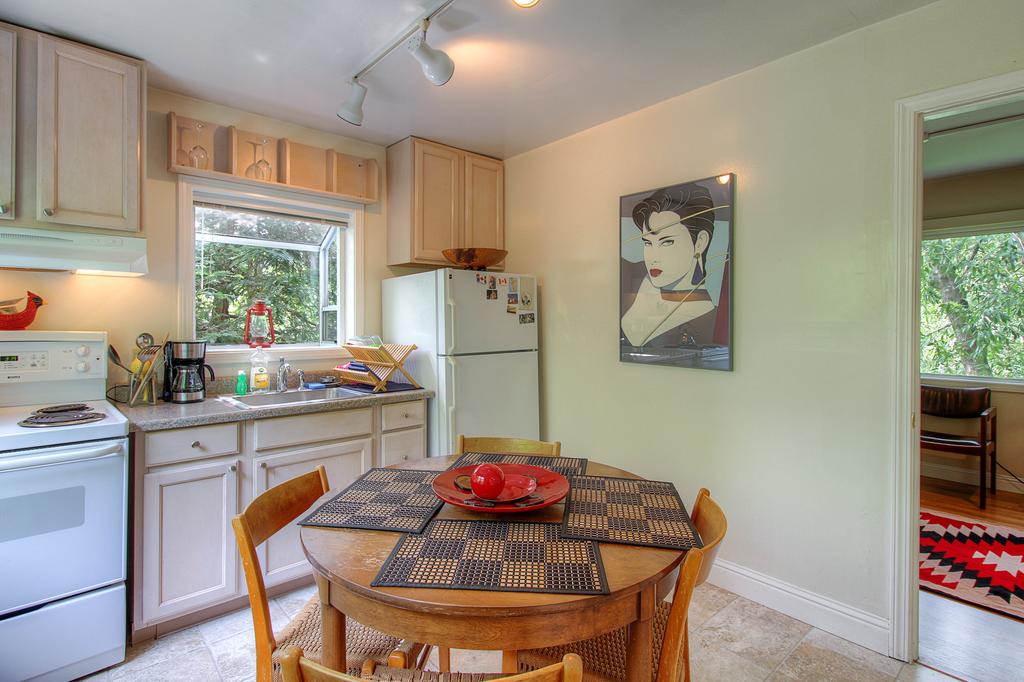 Downtown Cottage In The Woods - thumb 2