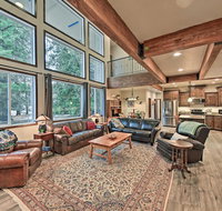 Expansive Group Lake House with Hot Tub  Pier - Accommodation Alabama