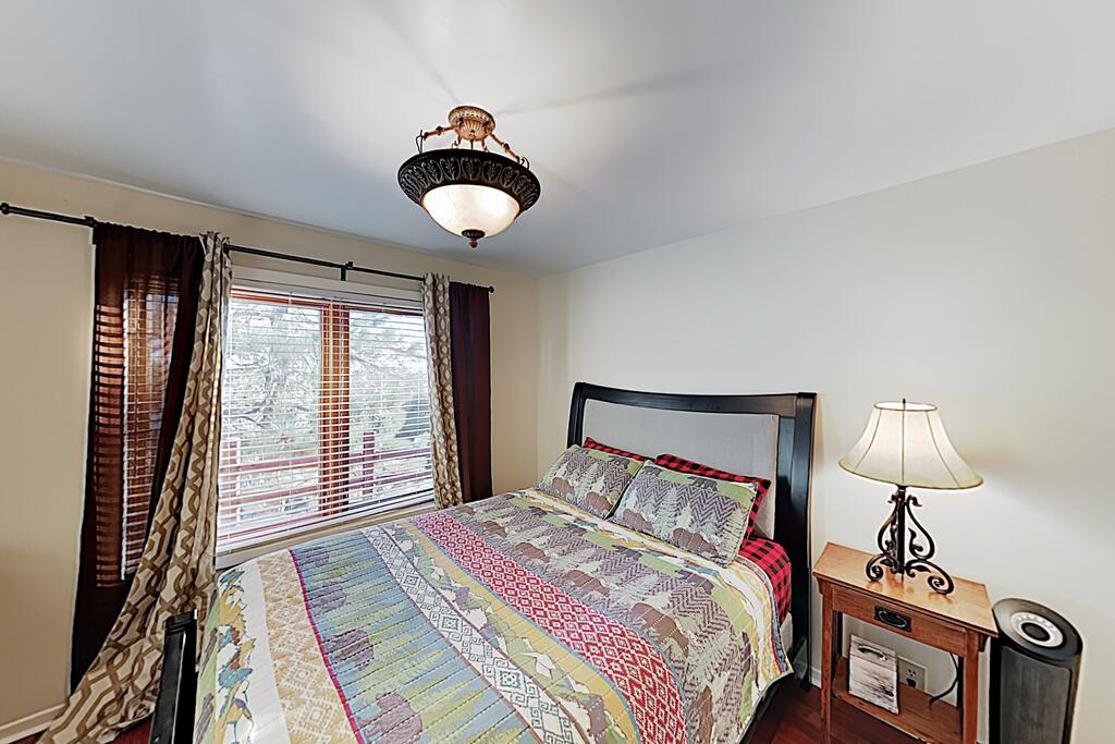 Expansive Haven W/ Fireplaces & Epic Game Room Home - thumb 2