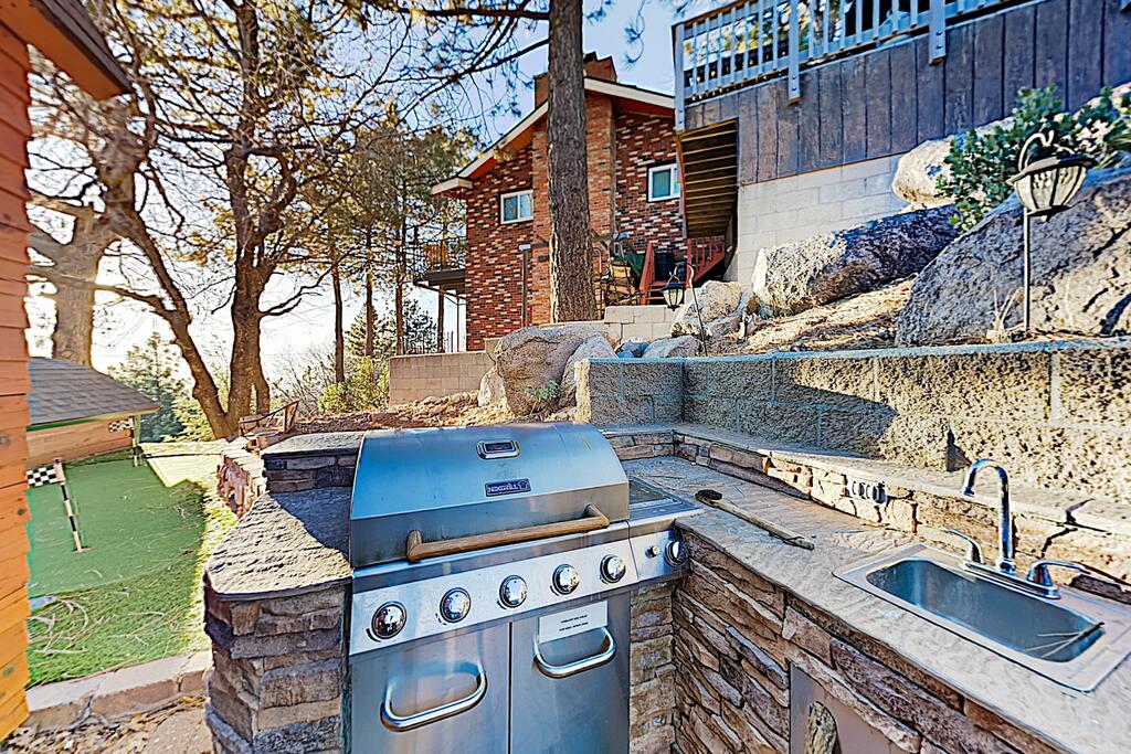 Expansive Haven W/ Fireplaces & Epic Game Room Home - thumb 3