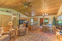 Family Cabin with Hot Tub  Patio - 9 Mi to Deadwood Accommodation Alabama