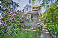 Family House with Balcony Less Than 3 Mi to WV University Accommodation Alabama