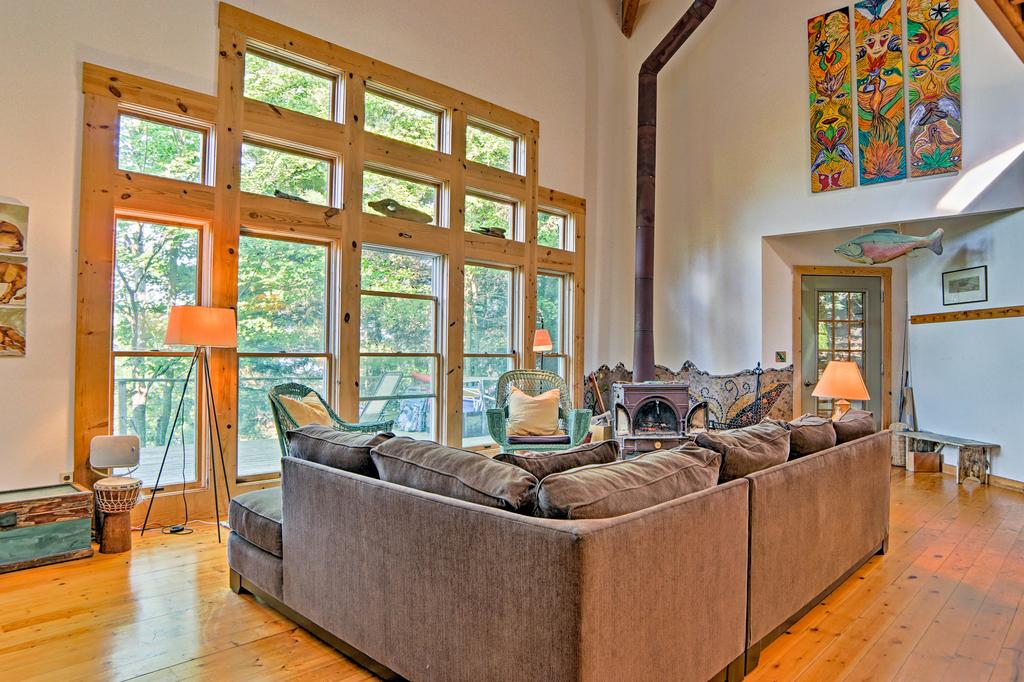 Forested Pentwater Beachhouse-100 Ft To Shore - thumb 1