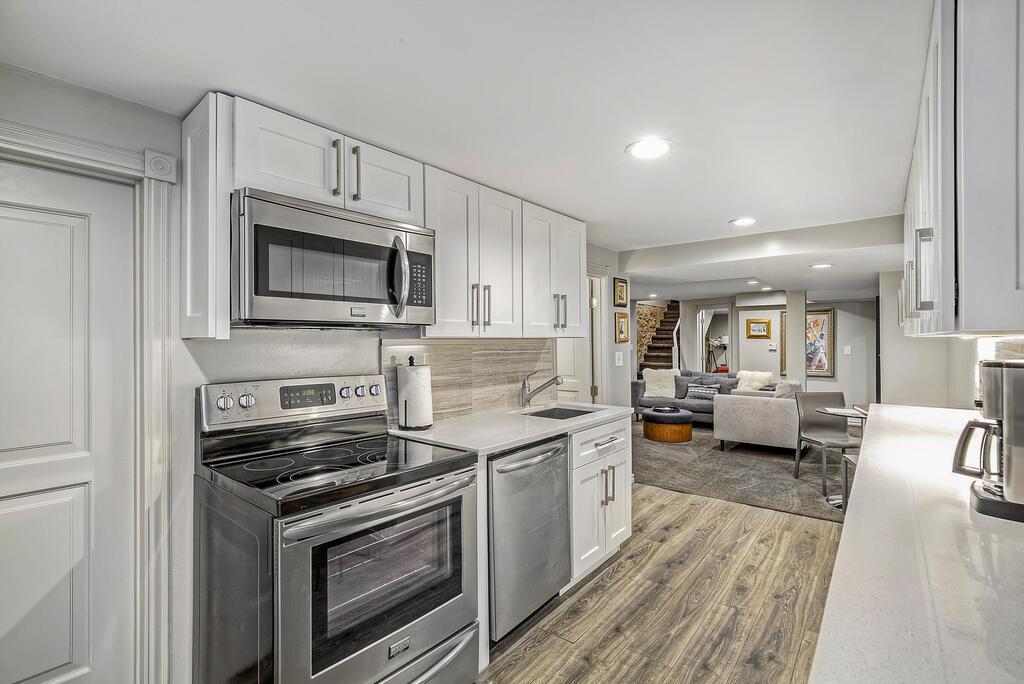 Garden Apartment In A Stately Capitol Hill Victorian House - thumb 3