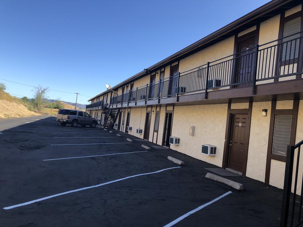 Golden Hills Motel - thumb 2