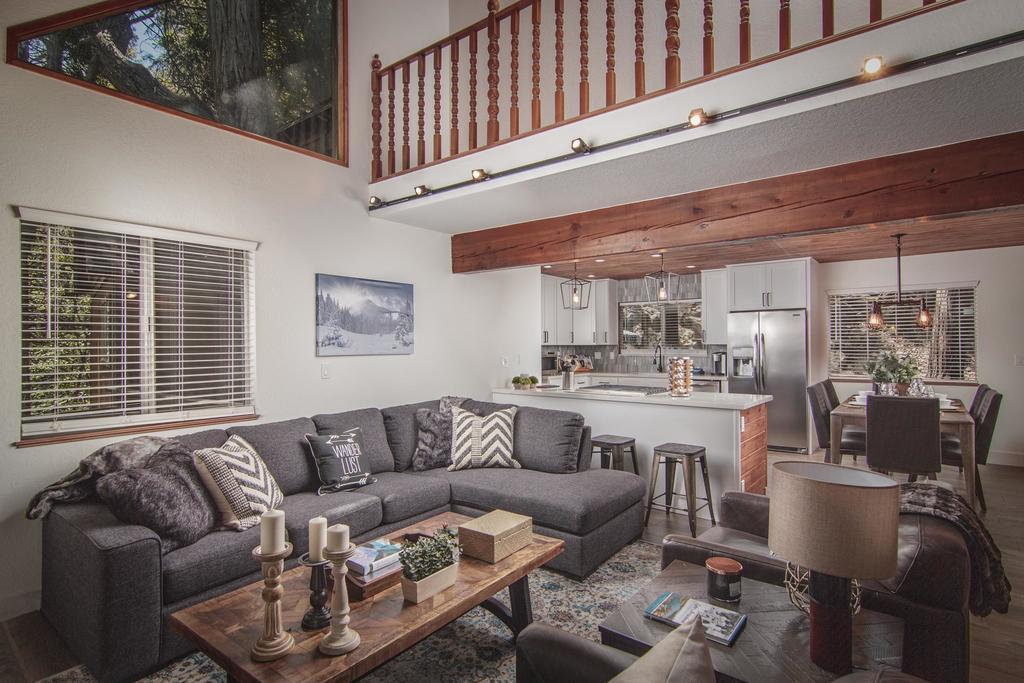 Golden Lodge  Luxury 6BD/3BA, Slps 14, Game Rm, A/C, Lake Pass, Village - thumb 1