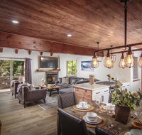 Golden Lodge  Luxury 6BD/3BA Slps 14 Game Rm A/C Lake Pass Village - Accommodation Alabama