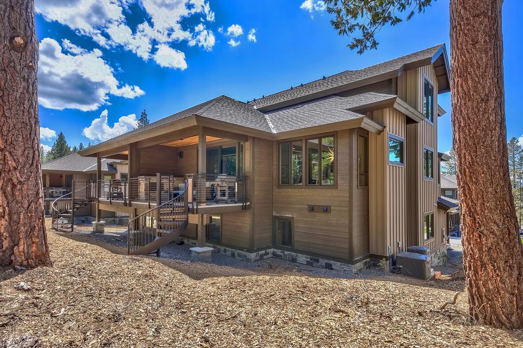 Gorgeous 5 Bedroom Home - Short Walk To Lake Tahoe Townhouse - thumb 1