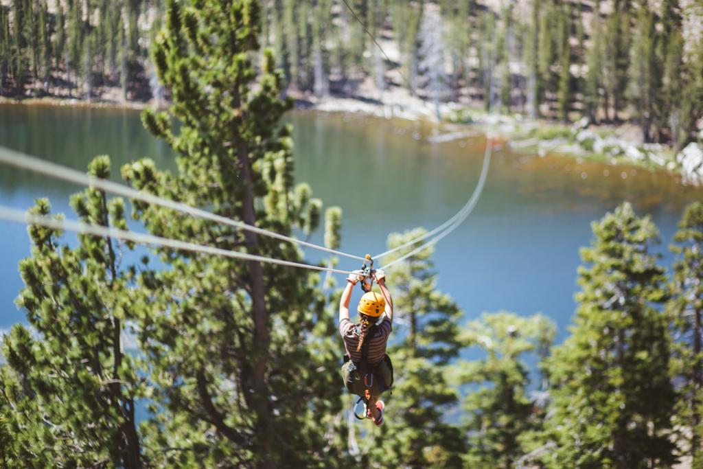 Gorgeous 5 Bedroom Home - Short Walk To Lake Tahoe Townhouse - thumb 3