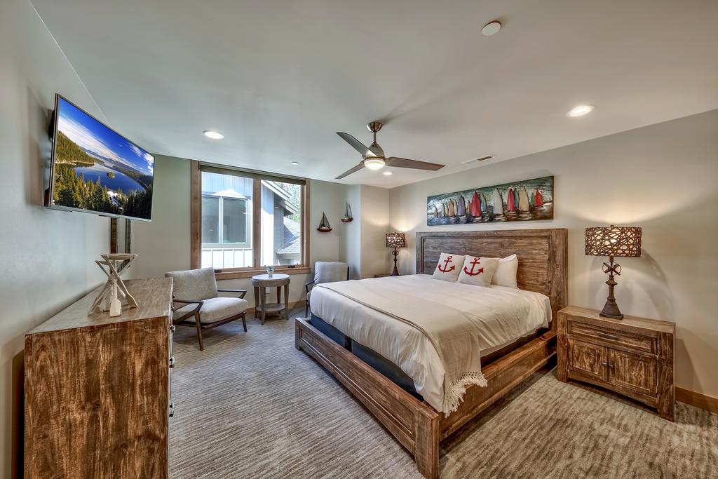 Gorgeous 5 Bedroom Home - Short Walk To Lake Tahoe Townhouse - thumb 2