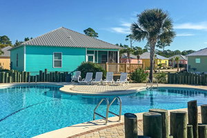 Gulf Shores Beach Bungalow With Pool & Beach Access!