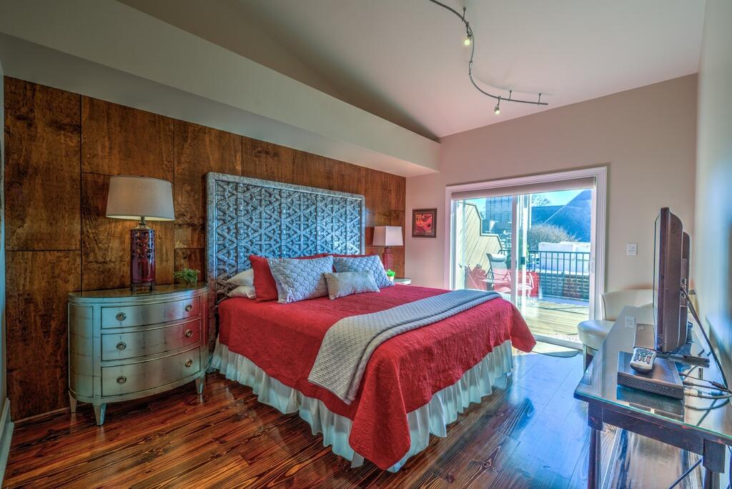 Heart Of Asheville Home - thumb 2