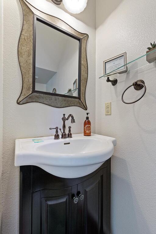 Hillside Cottage Near Bass Lake And Yosemite - thumb 3