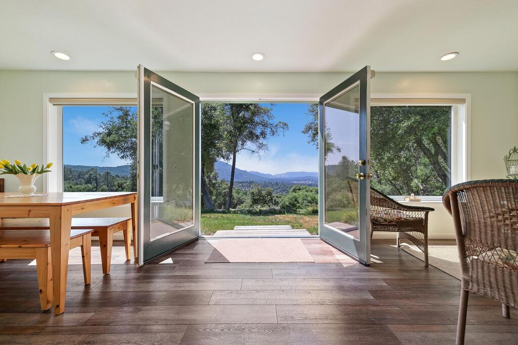 Hillside Cottage Near Bass Lake And Yosemite - thumb 0