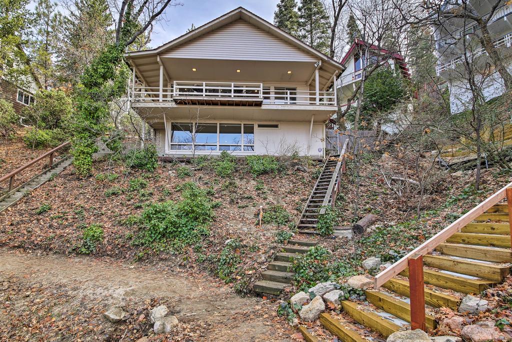 Home In Lake Arrowhead With Balcony & Lake Views! - thumb 2