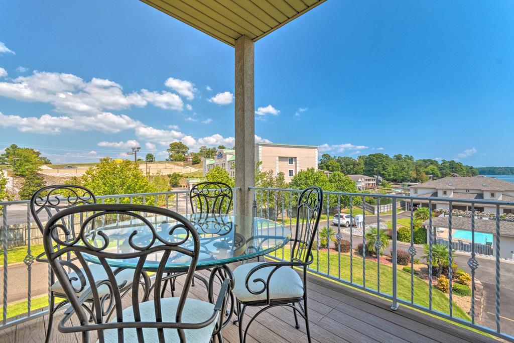 Home W/Deck+Pool Access, 1Mi To Lake Hamilton - thumb 1