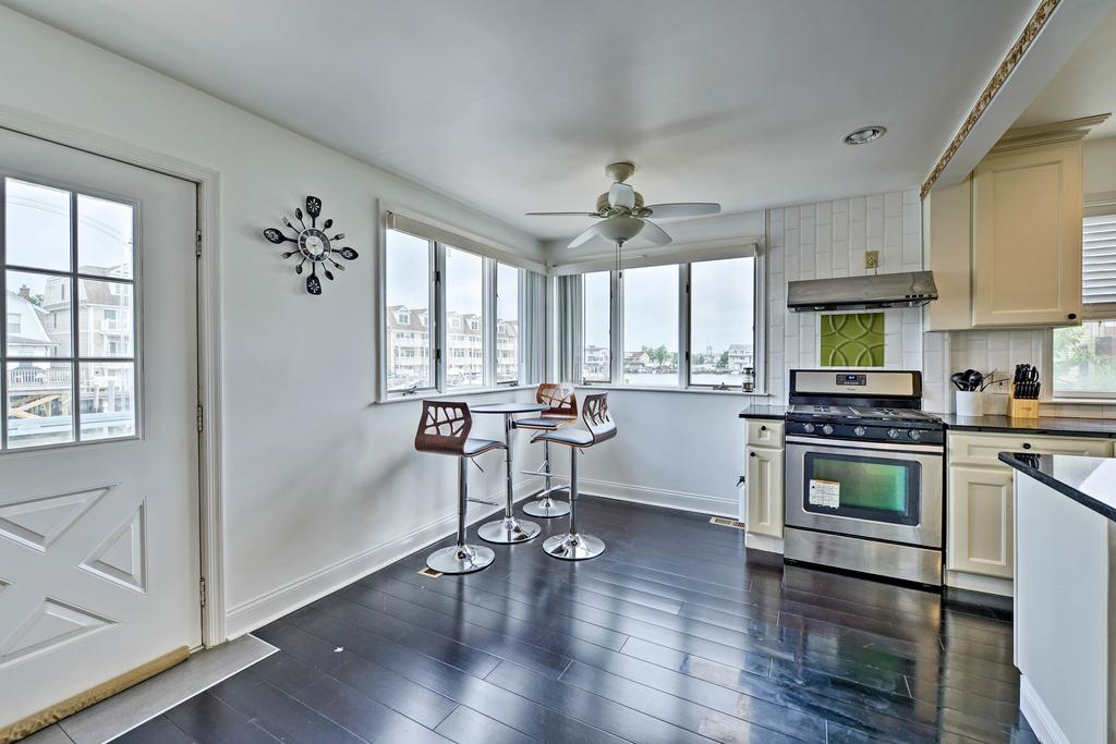 Home W/Water Views, 1 Mi To Boardwalk/Casinos - thumb 3