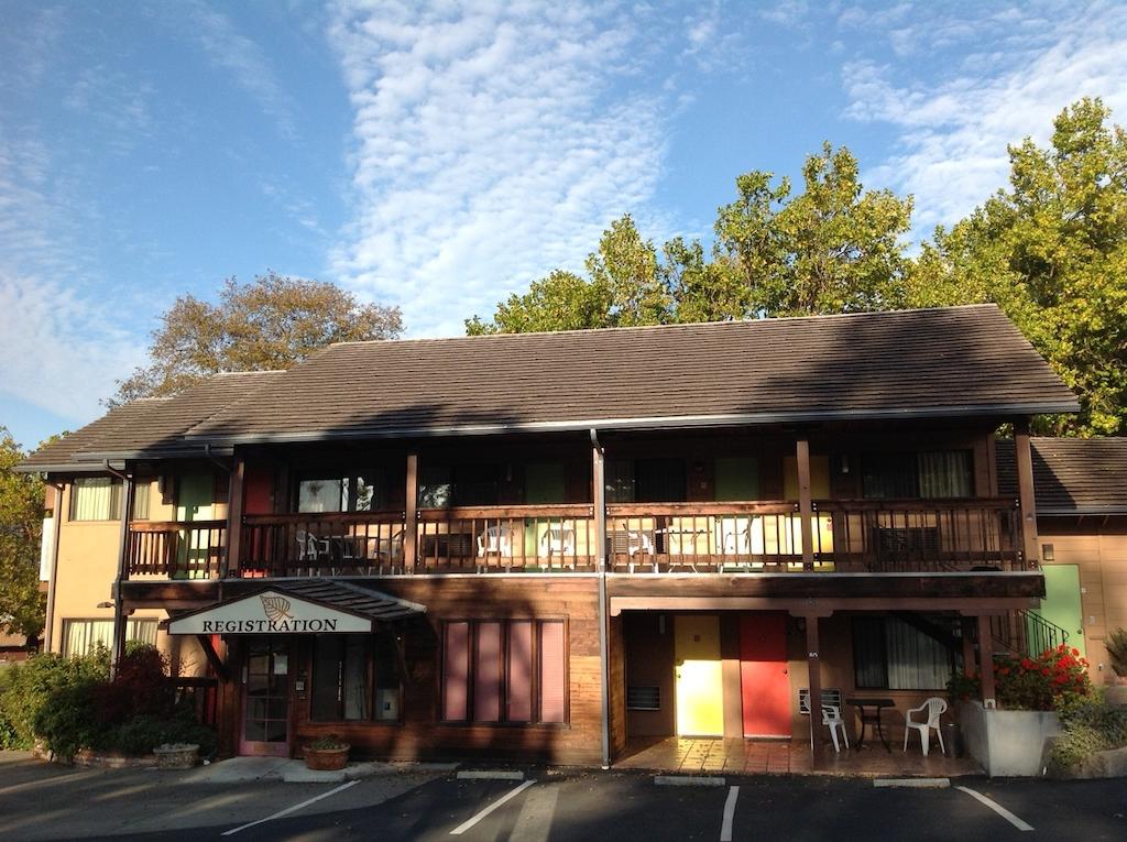 Humboldt Redwoods Inn - thumb 2