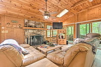 Isolated Cabin with Fire Pit and Forest View Accommodation Alabama