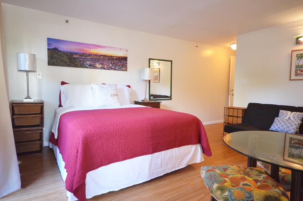 Kuhio Village 301 Charming Waikiki Studio 2 Minutes To BEACH! - thumb 2