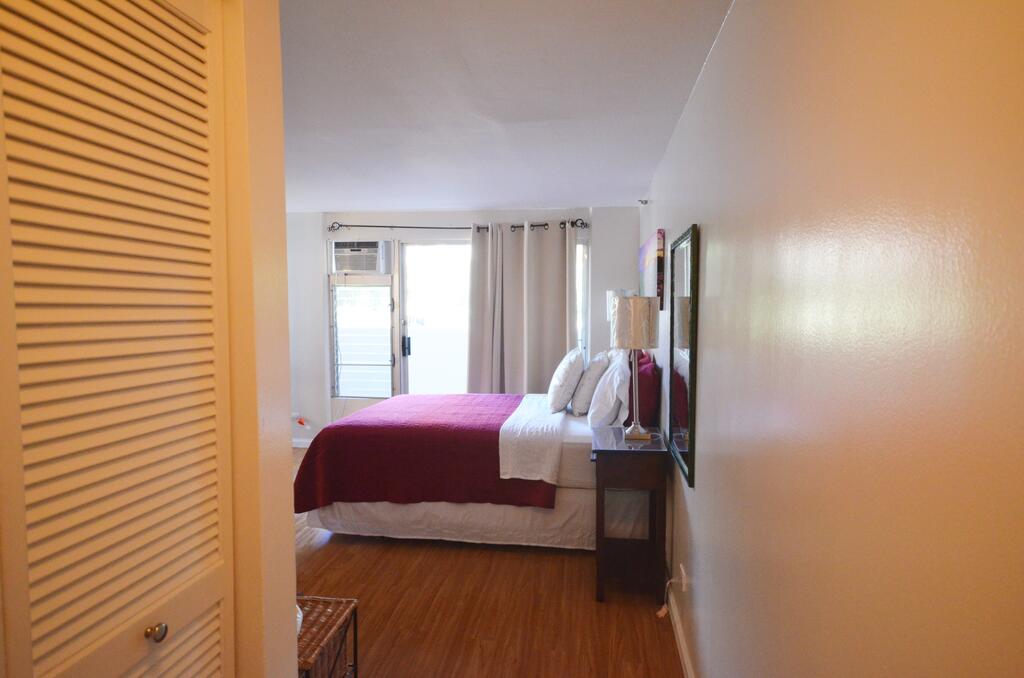 Kuhio Village 301 Charming Waikiki Studio 2 Minutes To BEACH! - thumb 1