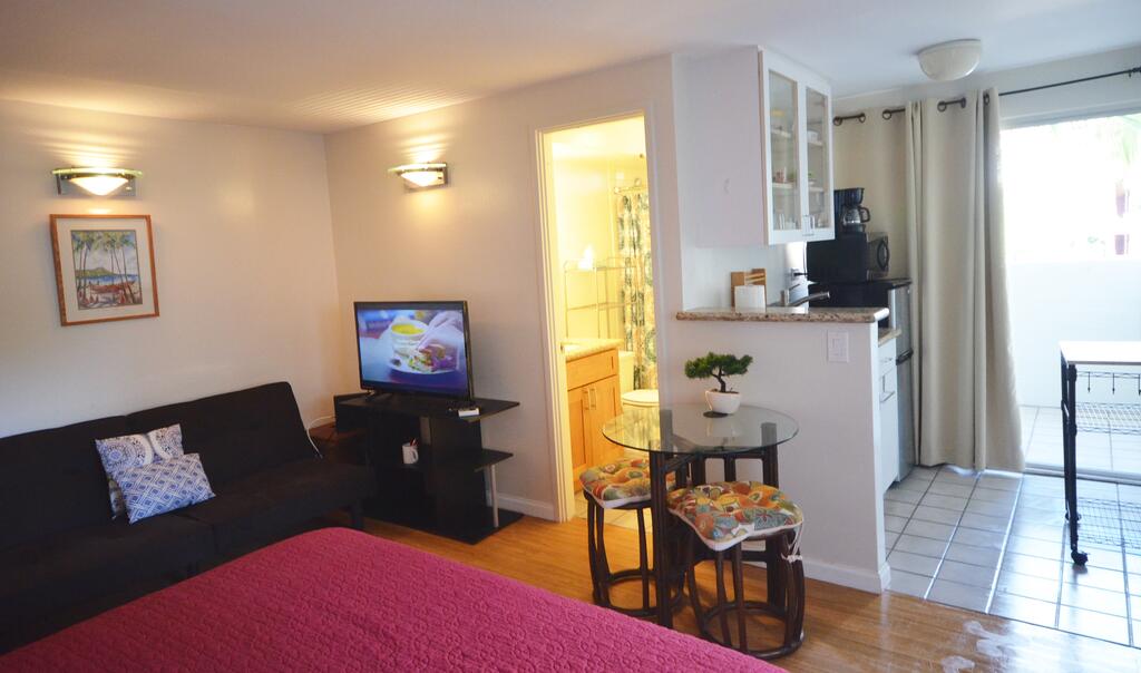 Kuhio Village 301 Charming Waikiki Studio 2 Minutes To BEACH! - thumb 0