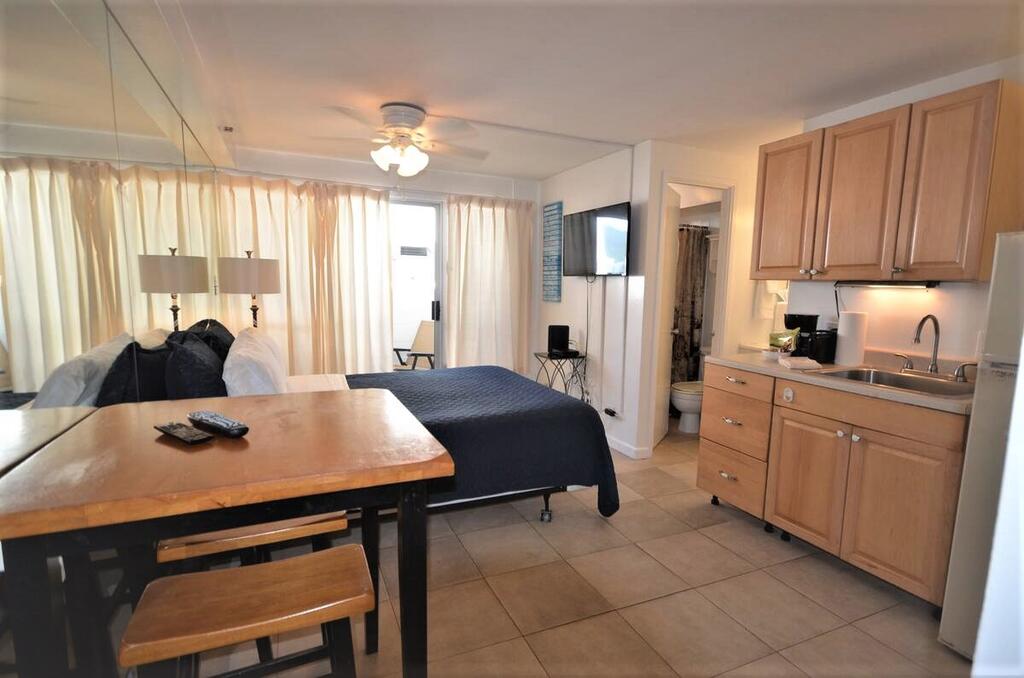 Kuhio Village 907A Queen Studio Kitchenette - thumb 2