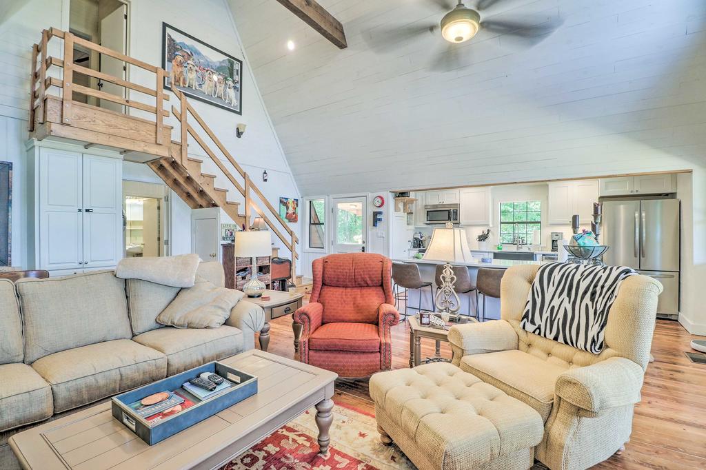 Lake Martin Cabin With Luxury Dock & Kayaks! - thumb 3