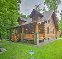 Lake Wallenpaupack Cabin with Shared Pool! - Accommodation Alabama