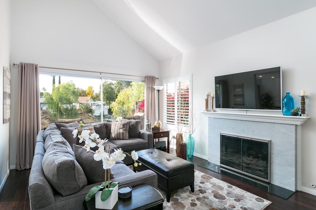 Lakes Edge Agoura Hills Home - thumb 2