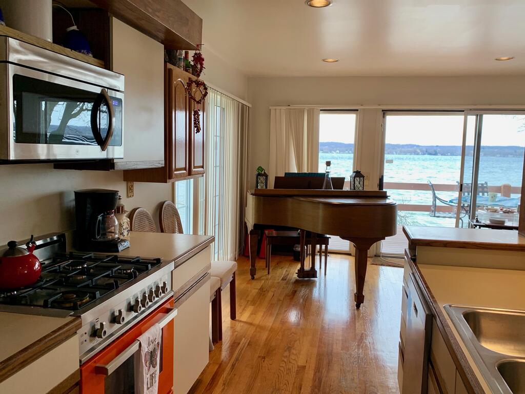 Lovely Lakeside Lodge - thumb 2