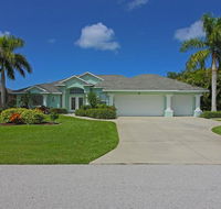 Lovely South Facing Waterfront Villa 3/2 - Accommodation Alabama