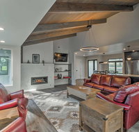 Luxe Manchester Home with Hot Tub and Partial Sea View! - Accommodation Alabama