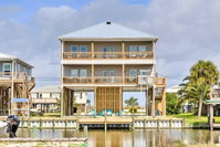 Luxe Spacious Stilted Home with Kayaks - Walk to Beach Accommodation Alabama
