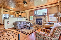 Luxury Cabin with Hot Tub half Mi to Terry Peak Accommodation Alabama