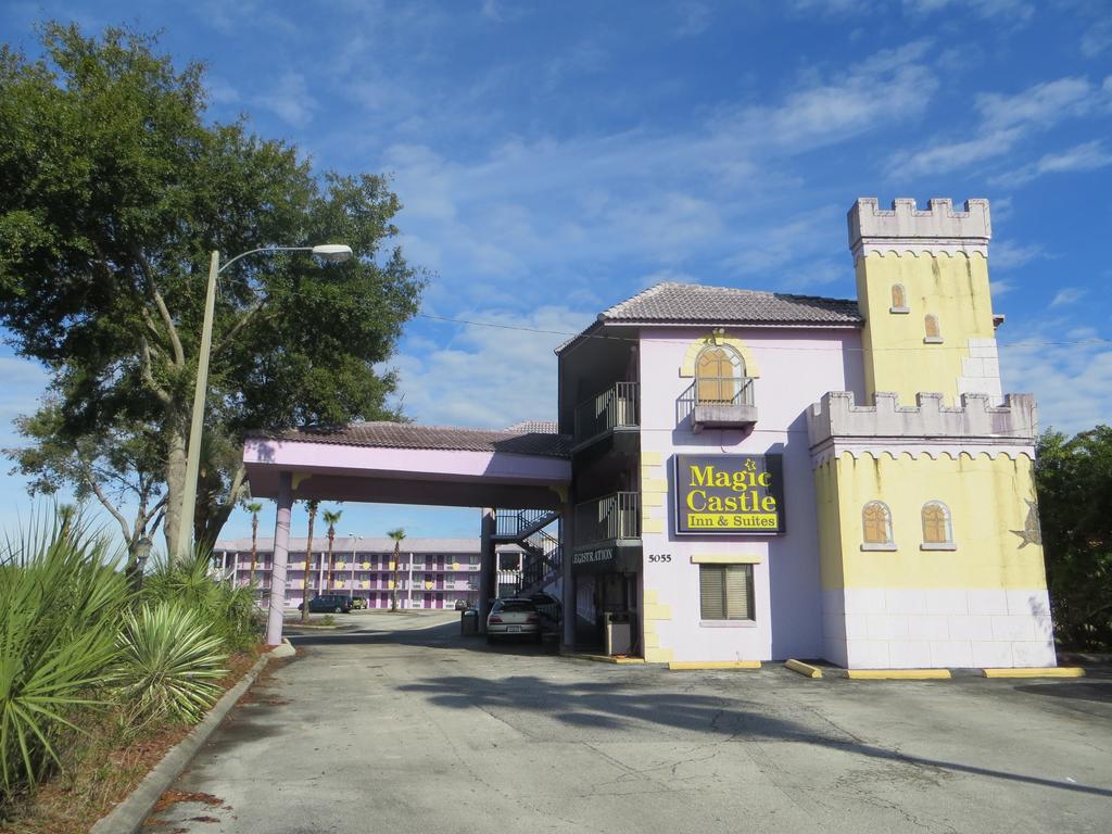 Magic Castle Inn & Suites Motel - thumb 1