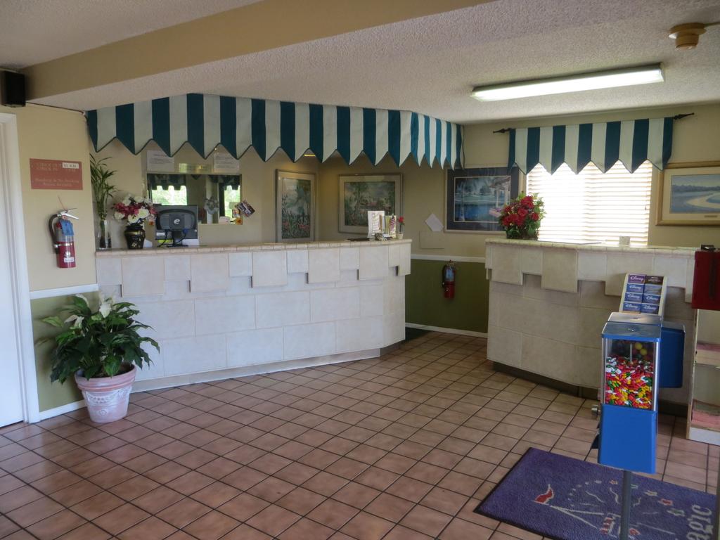 Magic Castle Inn & Suites Motel - thumb 2