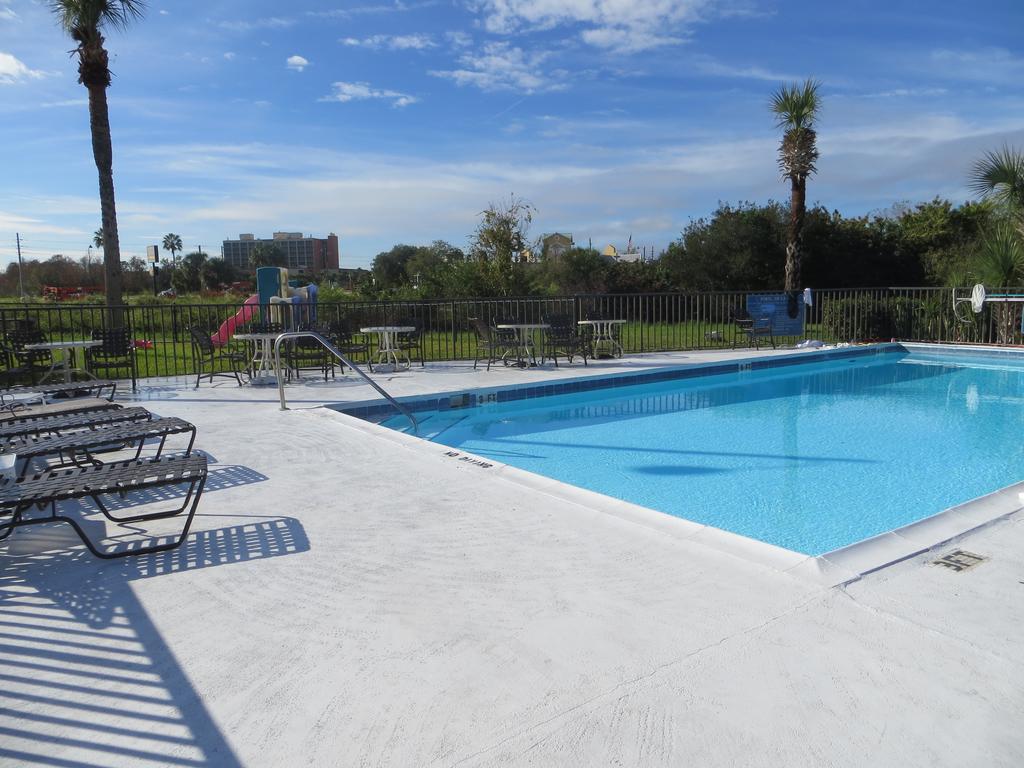 Magic Castle Inn & Suites Motel - thumb 0