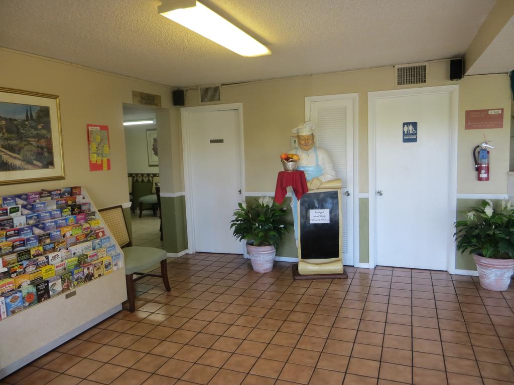 Magic Castle Inn & Suites Motel - thumb 3