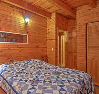 Magnet Cabin with Hot Tub - Steps to Ohio River! - Accommodation Alabama