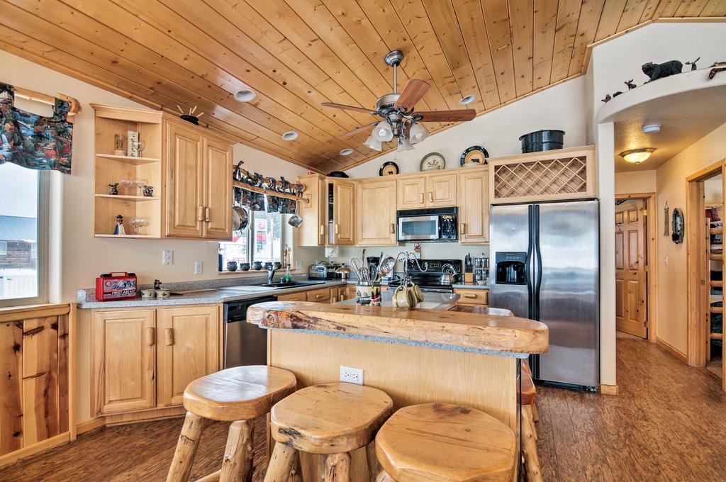 Meadow-View Mountain Cabin In Downtown Duck Creek! - thumb 2