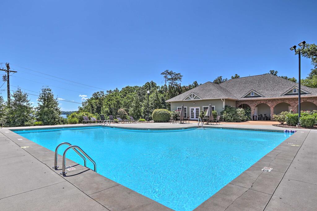 Modern Family Condo With Pano Lake Views & Pool! - thumb 2