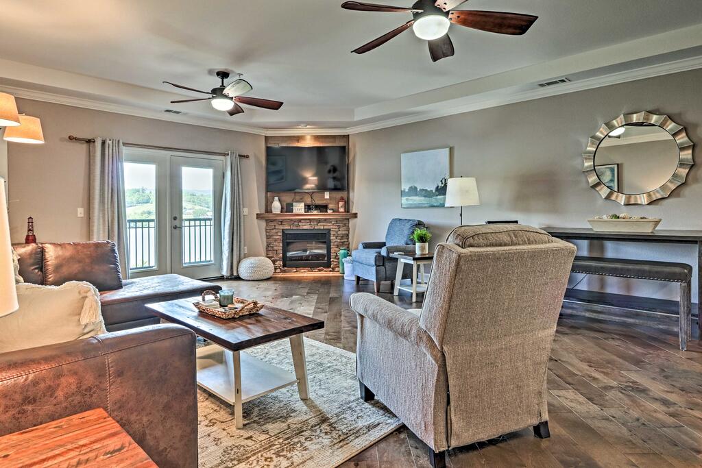 Modern Family Condo With Pano Lake Views & Pool! - thumb 0