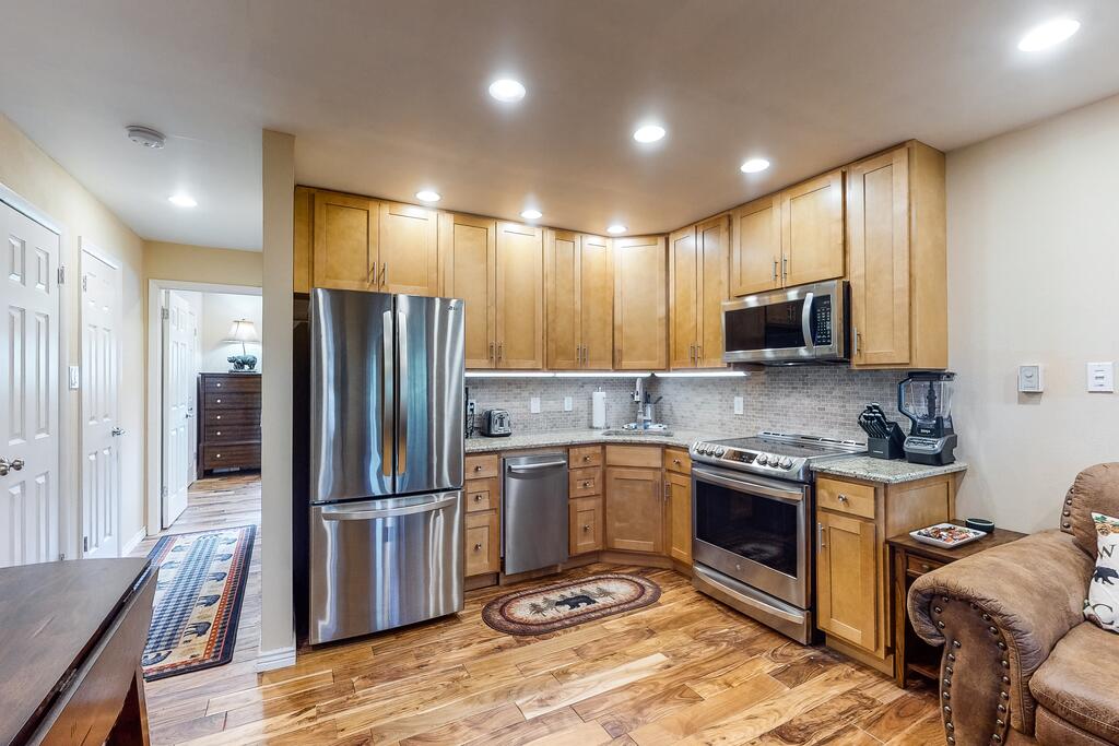 Modern Hi Country Haus Getaway 10-15 - thumb 3