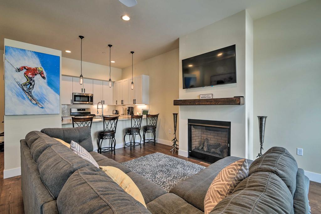 Modern Winter Park Ski Condo Near The Ski Shuttle! - thumb 1