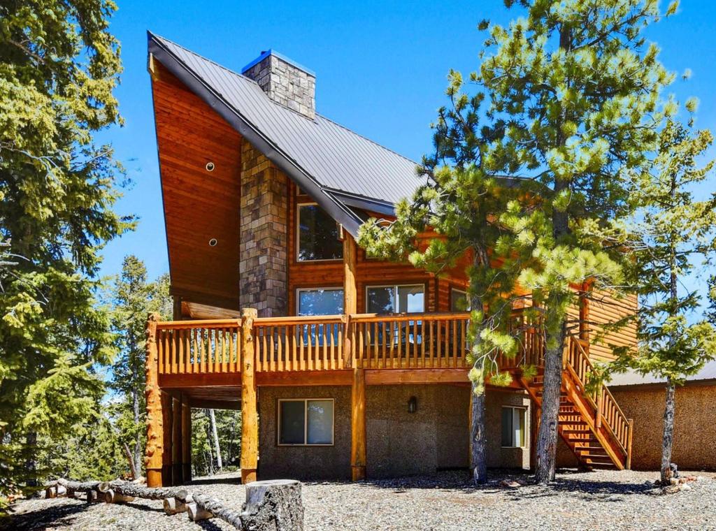 Moose Manor - thumb 0