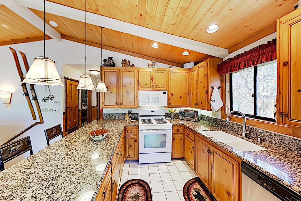 New Listing! Amazing Moonridge Getaway W/ Decks Home - thumb 1