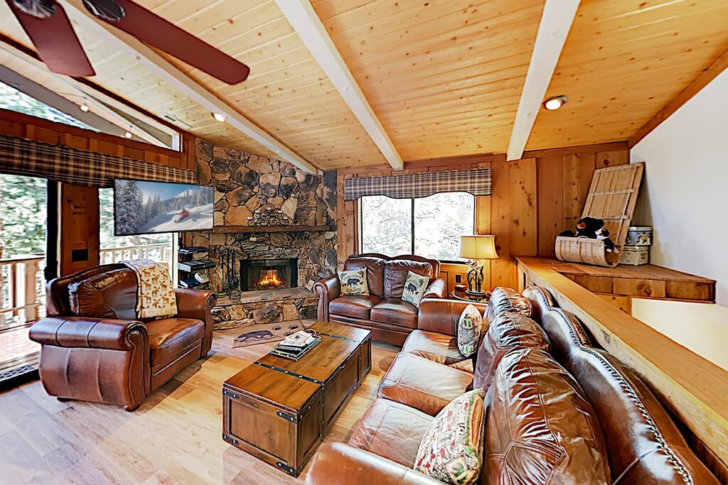 New Listing! Amazing Moonridge Getaway W/ Decks Home - thumb 0