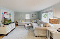 New Listing Charming Getaway w/ Spacious Yard home Accommodation Alabama